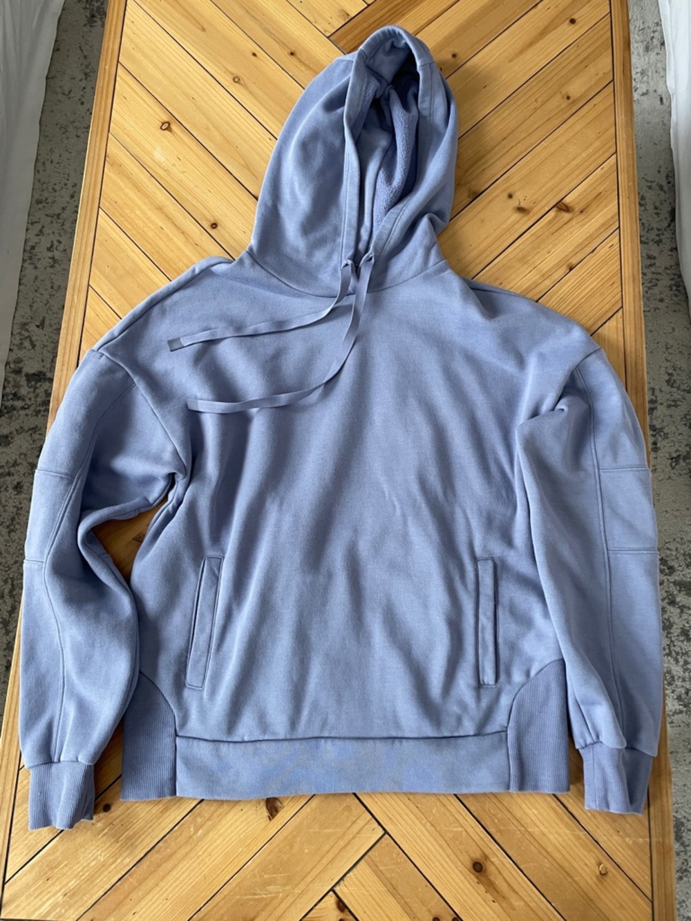 ALO Yoga XS Hooded Pullover in Pale Blue purple.